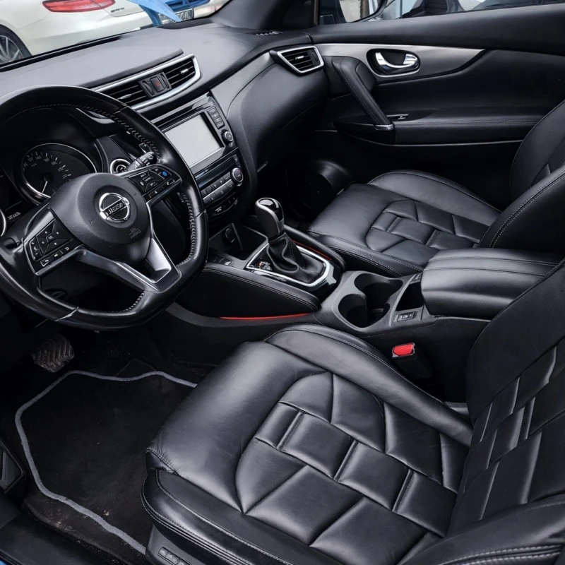 Nissan Qashqai, снимка 14 - Автомобили и джипове - 53259893
