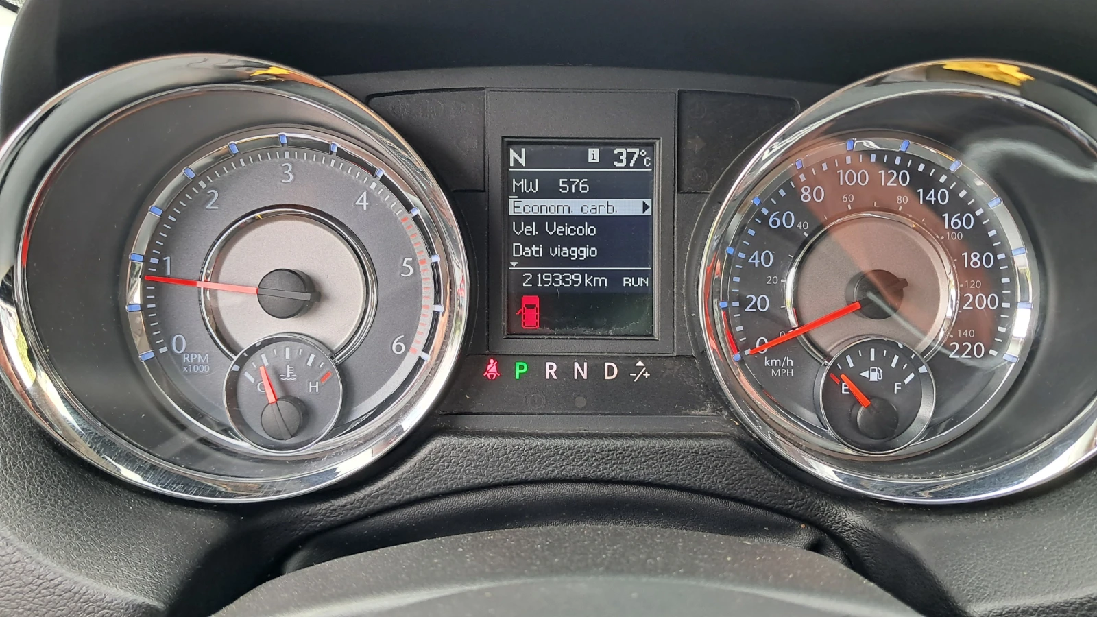Lancia Voyager FULL 7-МЕСТА РЕАЛНИ КМ ИЗКЛЮЧИТЕЛН СЕРВ КНИЖ УНИКТ, снимка 11 - Автомобили и джипове - 46613607