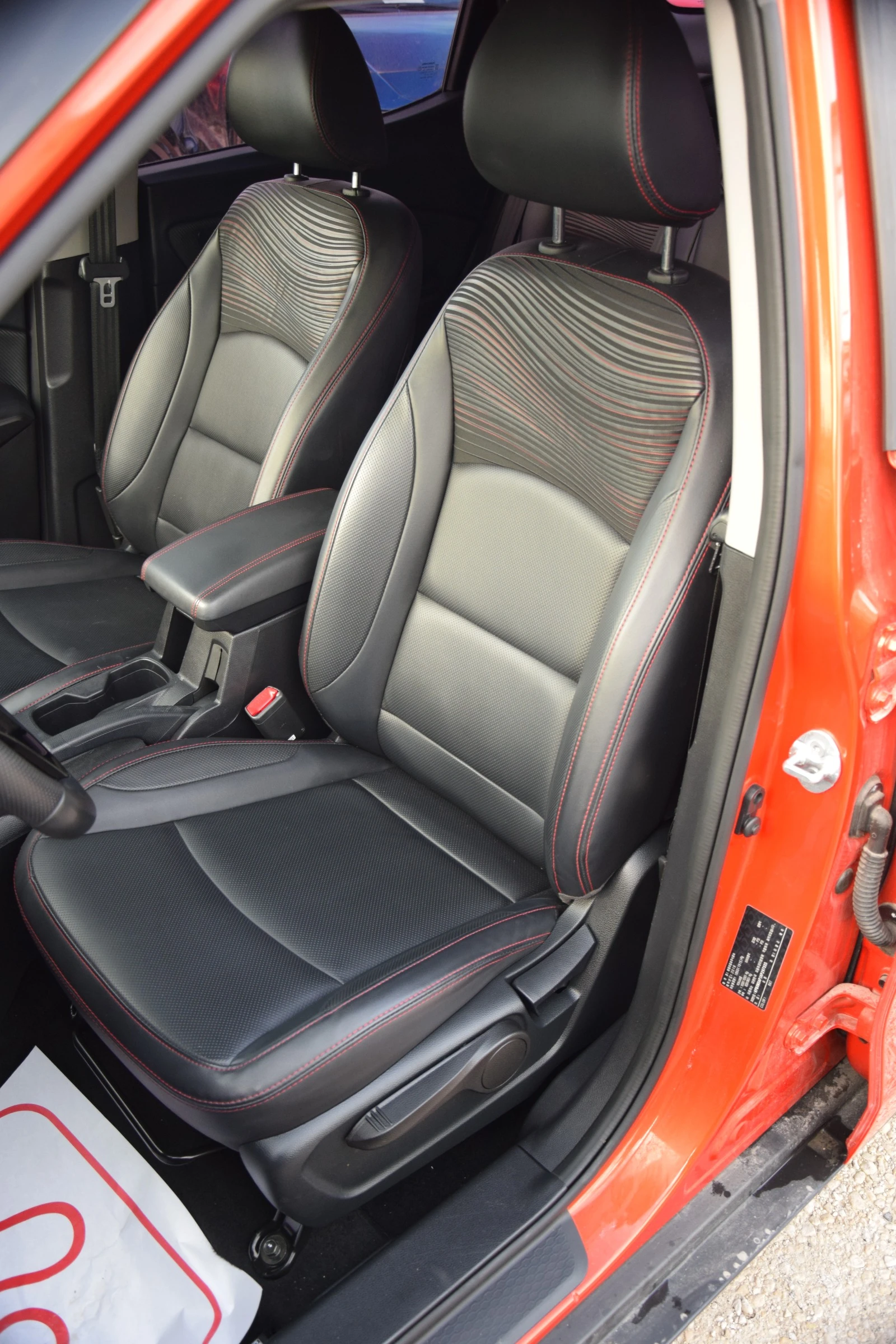 SsangYong Tivoli 1, 6d 4wd automat - изображение 9