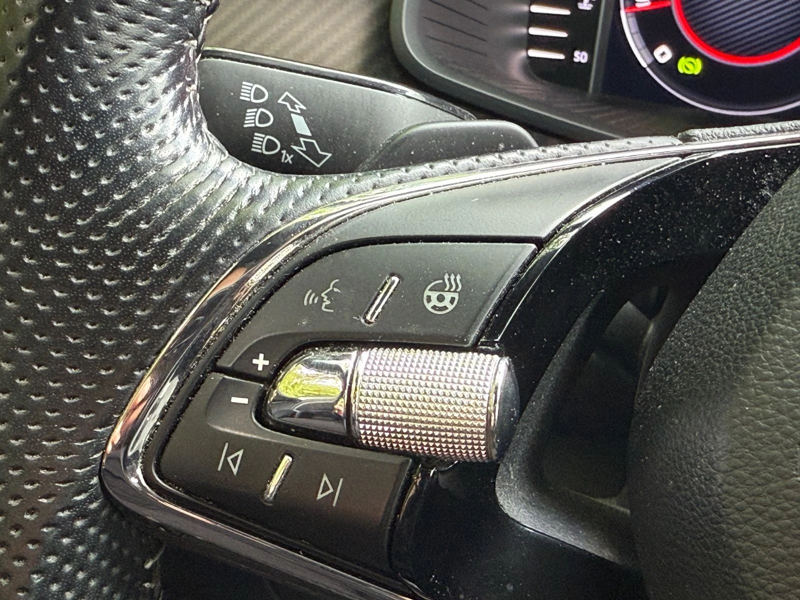 Skoda Kodiaq Sport line/Дигитално табло/7 места/ДДС, снимка 12 - Автомобили и джипове - 54196768