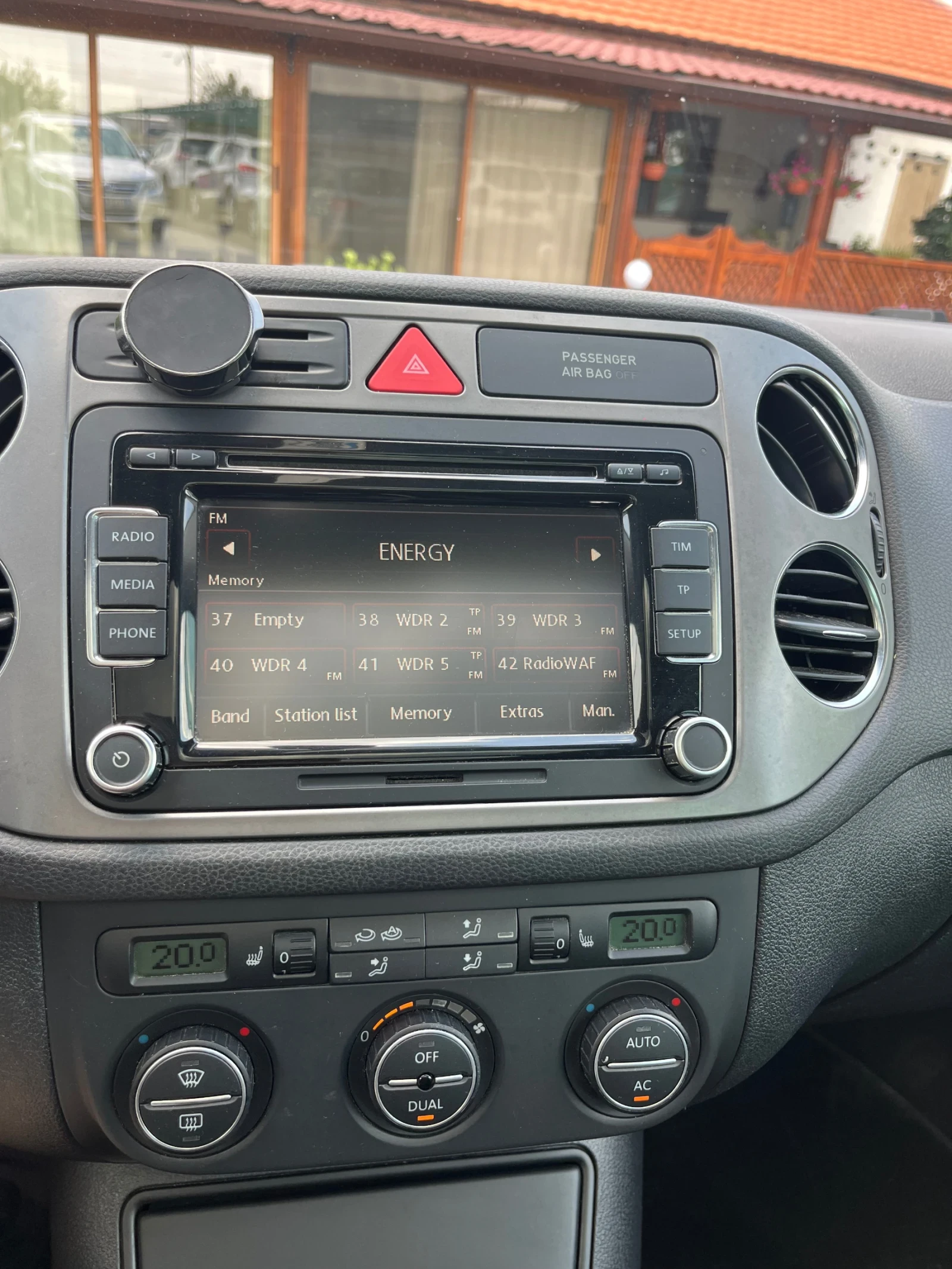 VW Tiguan 2.0TDI Highline Panorama, снимка 9 - Автомобили и джипове - 55573897