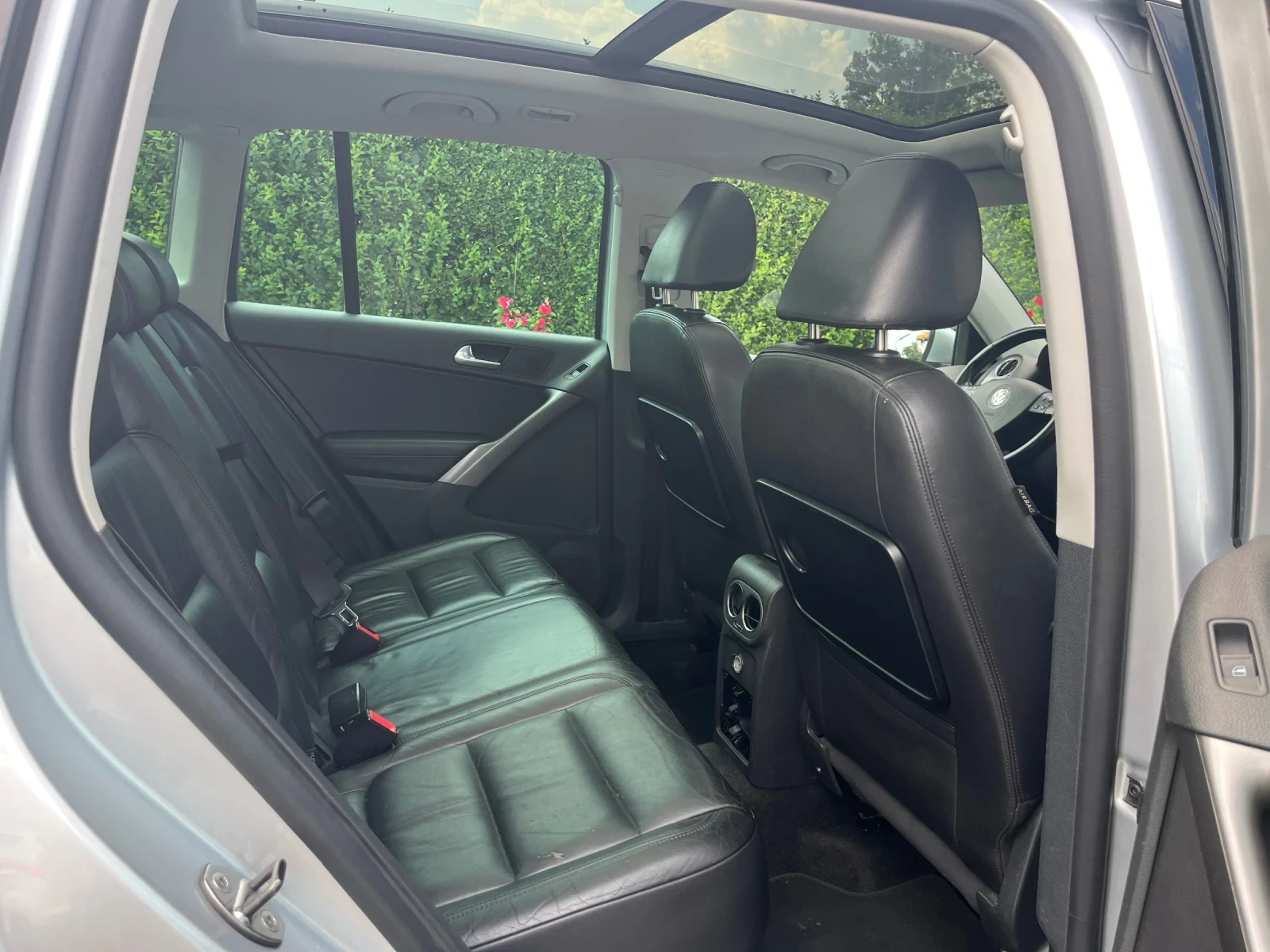 VW Tiguan 2.0TDI Highline Panorama, снимка 14 - Автомобили и джипове - 55573897