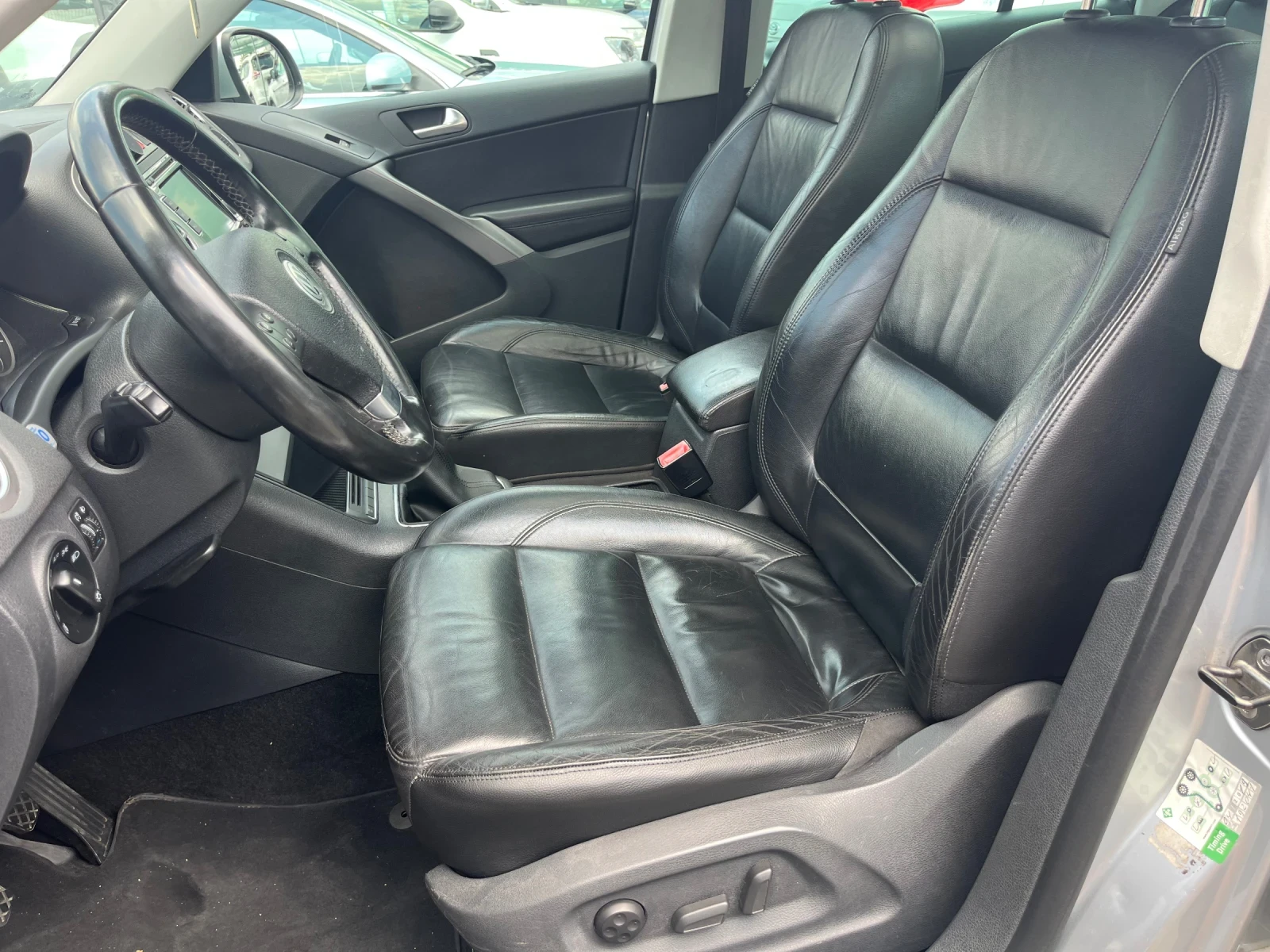 VW Tiguan 2.0TDI Highline Panorama, снимка 7 - Автомобили и джипове - 55573897