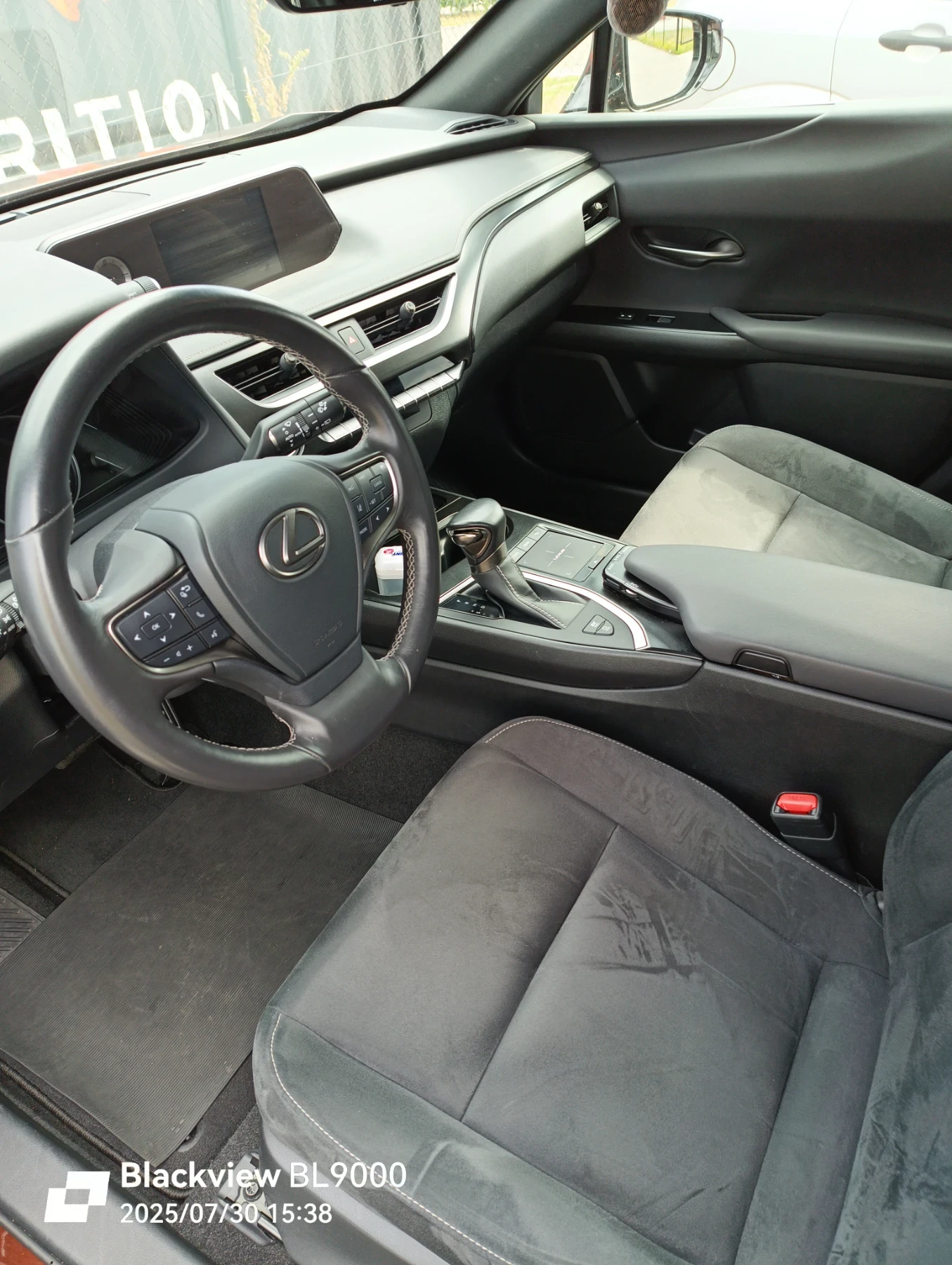 Lexus UX 250h, снимка 9 - Автомобили и джипове - 56245779