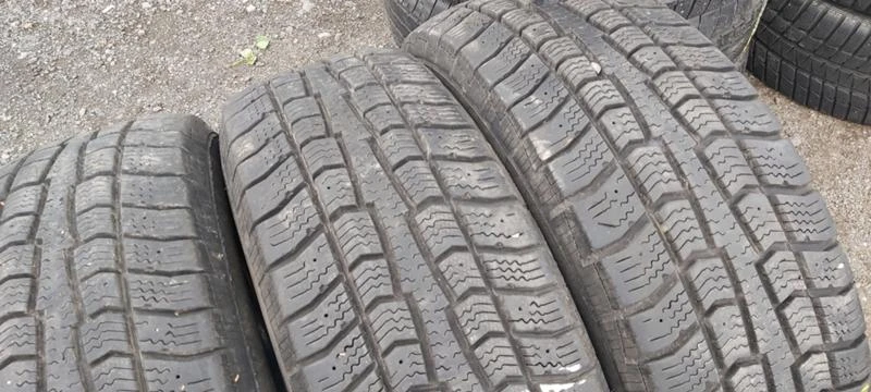 Гуми Зимни 225/70R16, снимка 5 - Гуми и джанти - 33171964