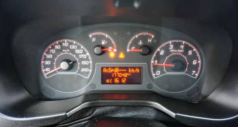 Fiat Fiorino 1.3mjt, снимка 6 - Автомобили и джипове - 35557596