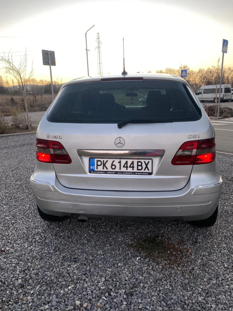 Mercedes-Benz B 180, снимка 4 - Автомобили и джипове - 48759587