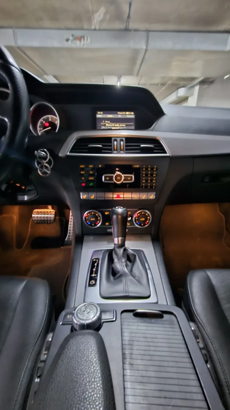 Mercedes-Benz C 300, снимка 11 - Автомобили и джипове - 52840477