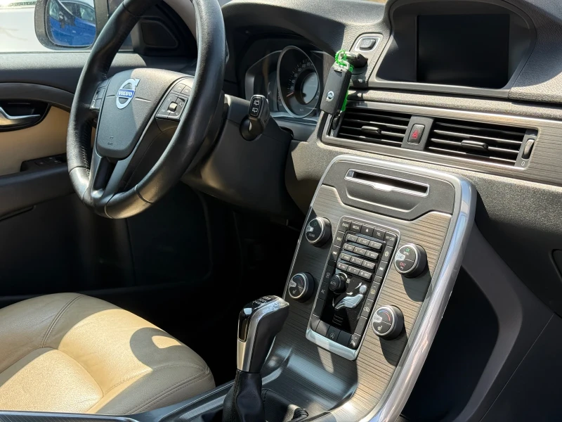 Volvo V70 D3, снимка 15 - Автомобили и джипове - 50657801
