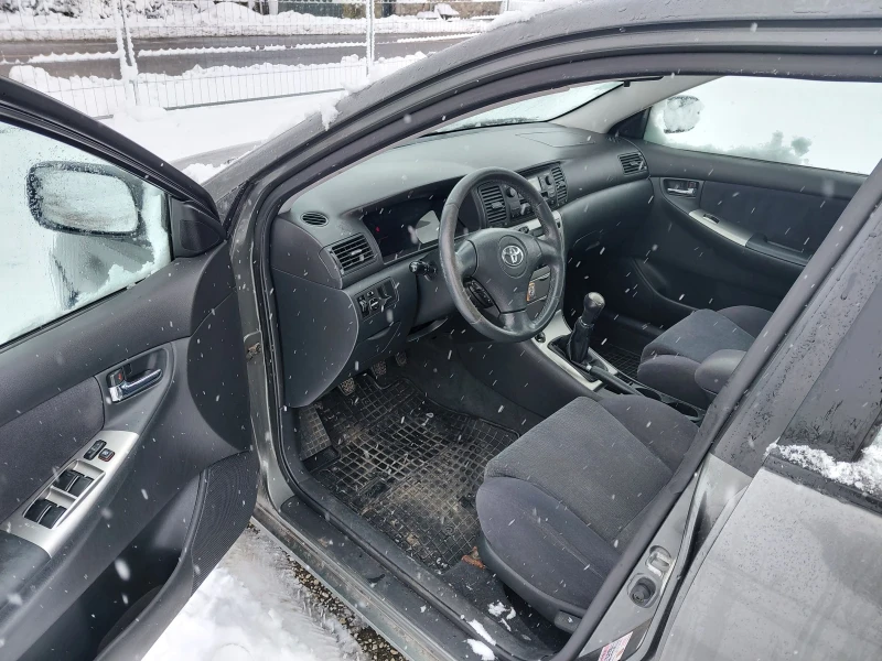 Toyota Corolla 1.4i, снимка 5 - Автомобили и джипове - 53333879
