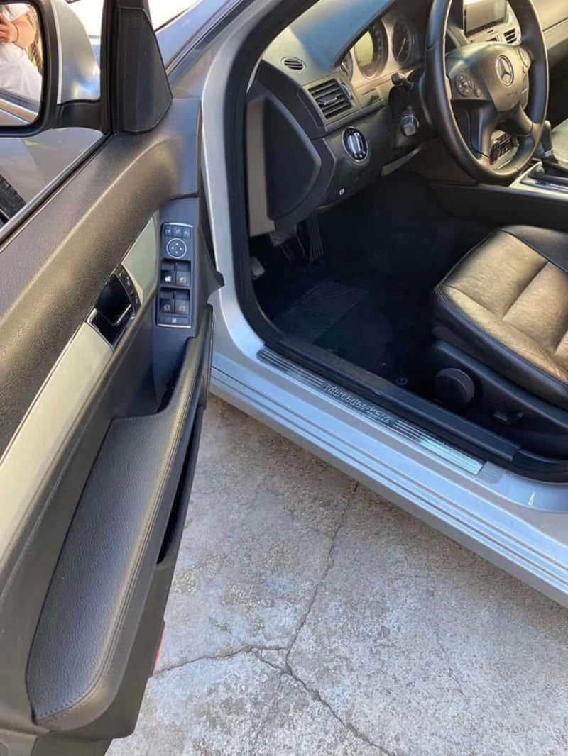 Mercedes-Benz C 220 2.2, снимка 5 - Автомобили и джипове - 53419667