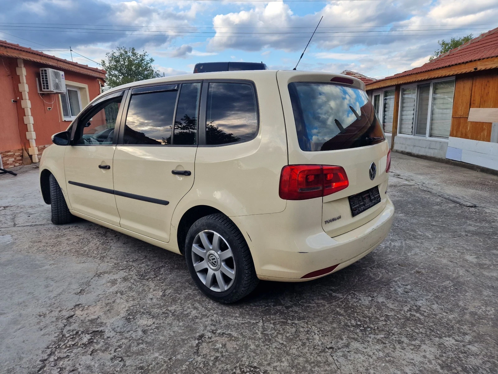 VW Touran  - изображение 5