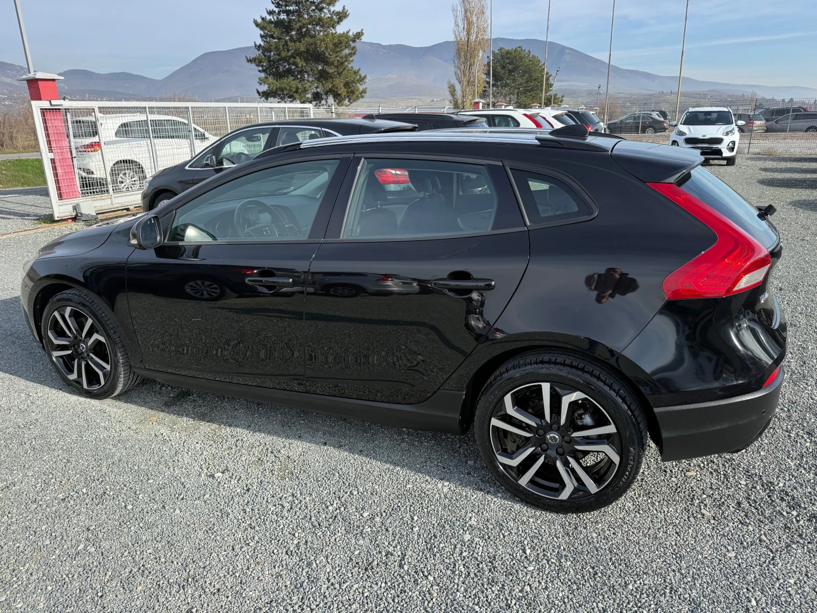 Volvo V40 Cross Country (KATO НОВА) - изображение 9