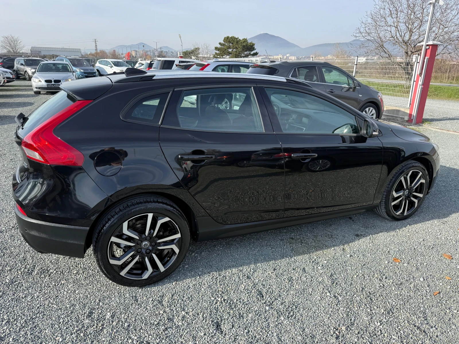 Volvo V40 Cross Country (KATO НОВА) - изображение 5