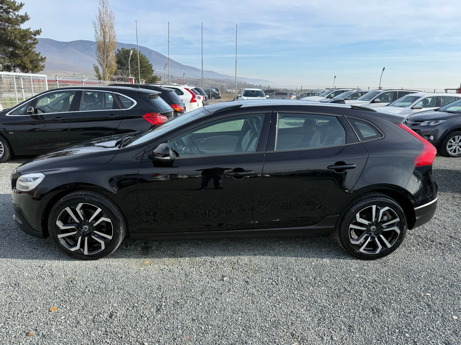 Volvo V40 Cross Country (KATO НОВА) - изображение 10