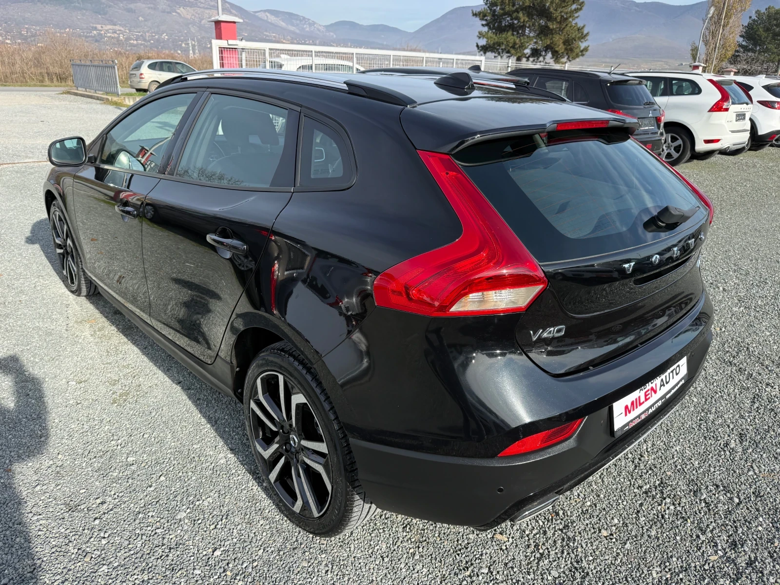 Volvo V40 Cross Country (KATO НОВА) - изображение 8