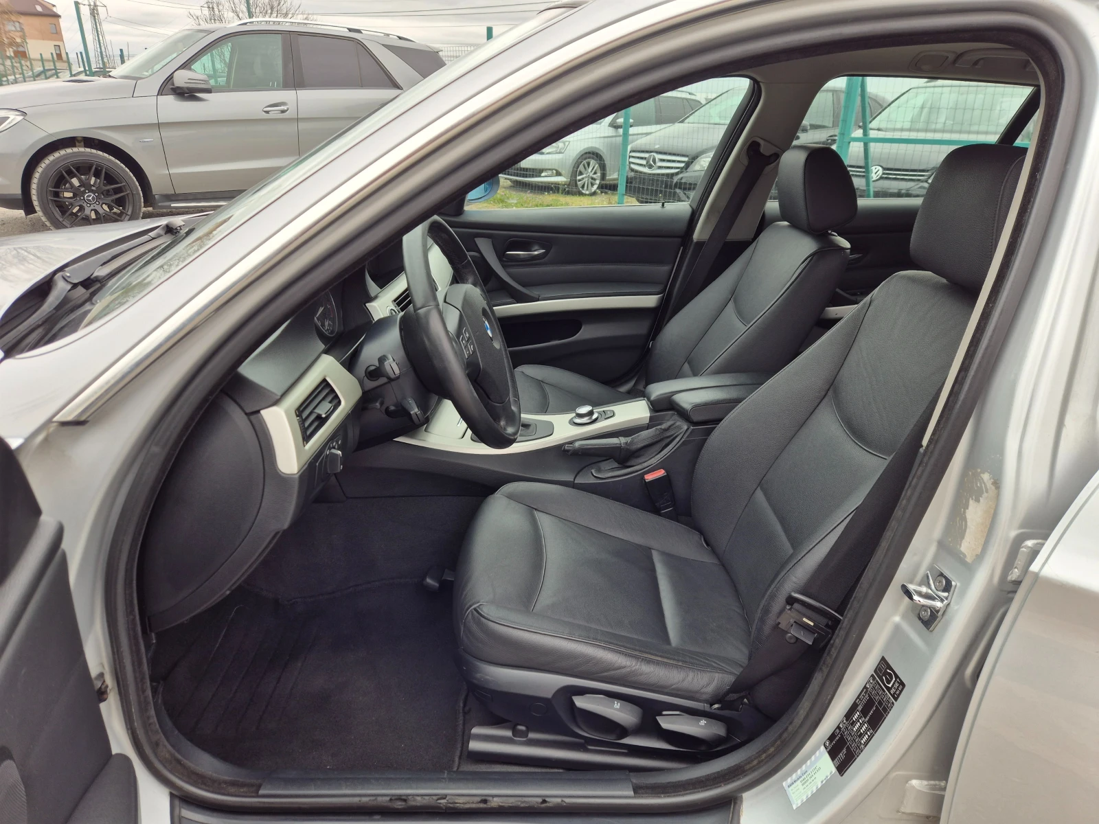 BMW 330 d XDrive, снимка 13 - Автомобили и джипове - 53950833