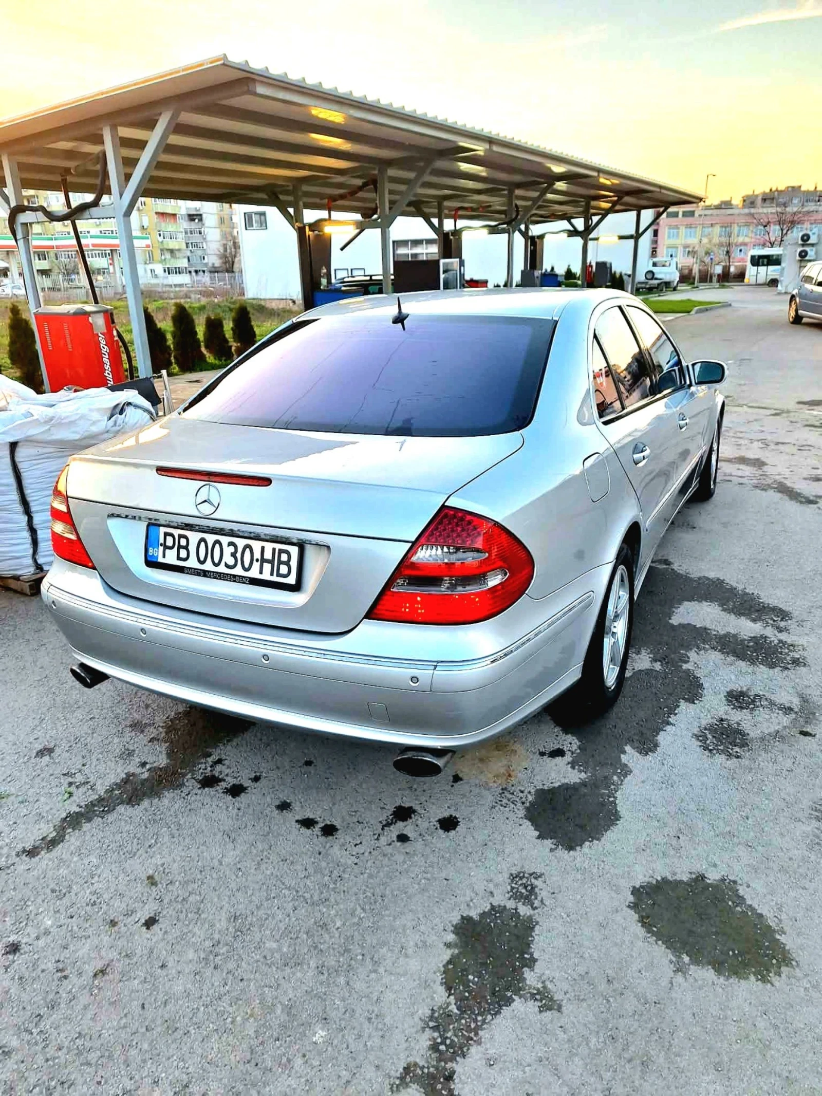 Mercedes-Benz E 320, снимка 3 - Автомобили и джипове - 54045852