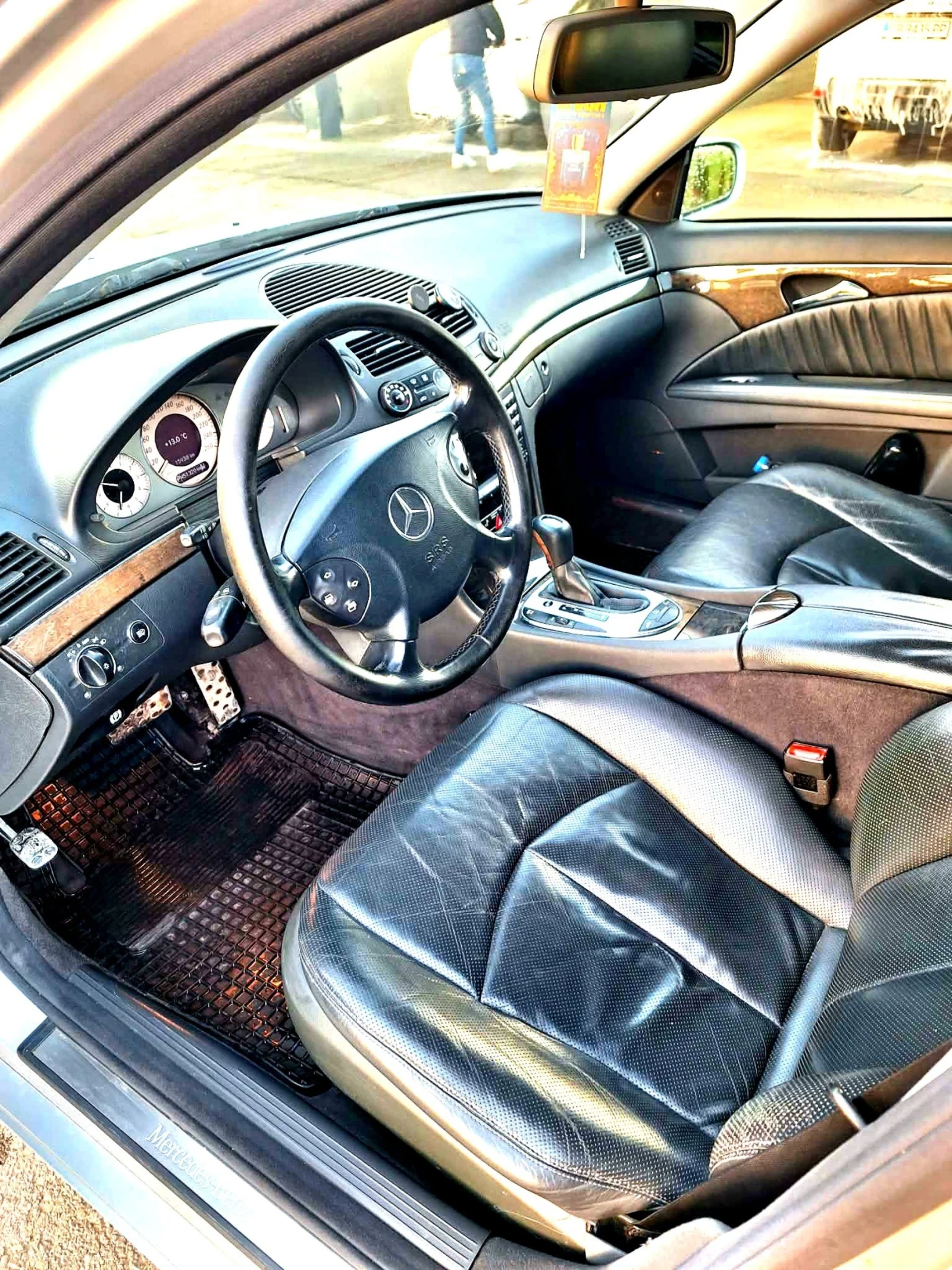 Mercedes-Benz E 320, снимка 5 - Автомобили и джипове - 54045852