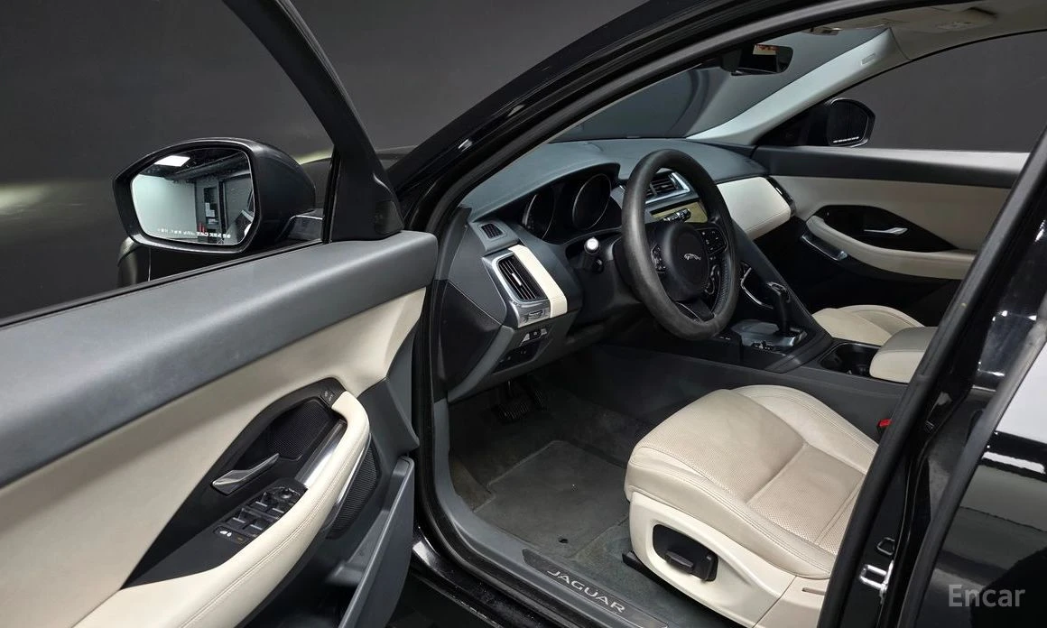 Jaguar E-pace P250* S* ПОДГРЕВ* ПАНОРАМА* KEYLESS* , снимка 7 - Автомобили и джипове - 54085283