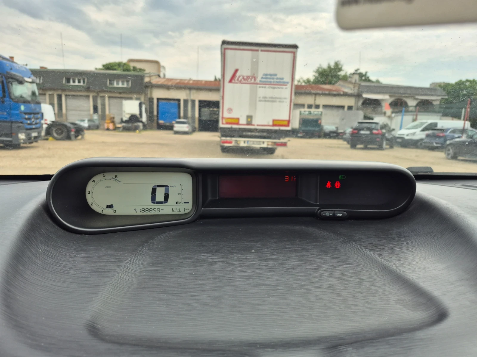 Citroen C3 Picasso 1.6 Бензин ., снимка 13 - Автомобили и джипове - 55298168