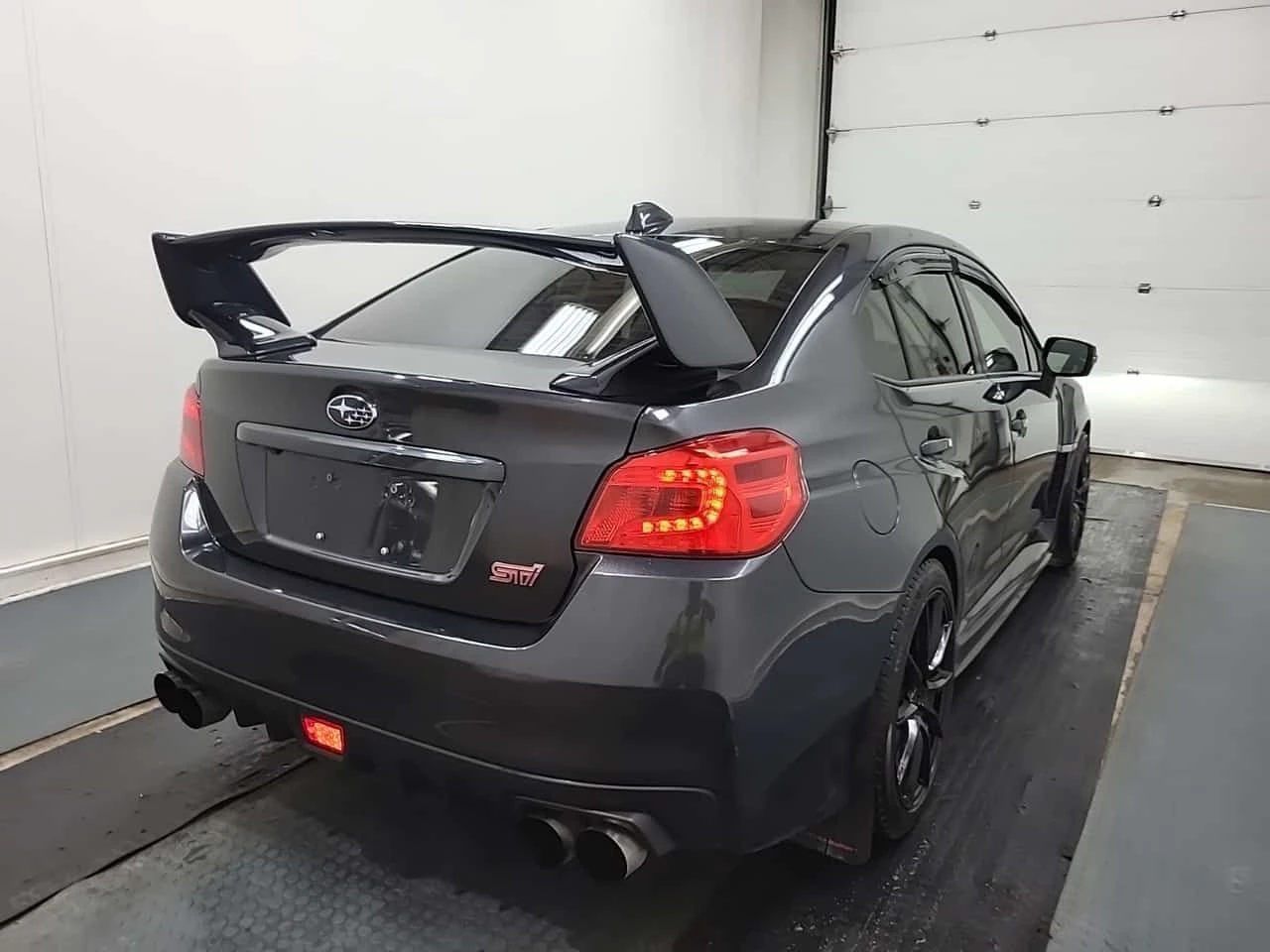 Subaru WRX STI SPORT/CARFAX/КОЖА/ШИБЕДАХ, снимка 3 - Автомобили и джипове - 55434253