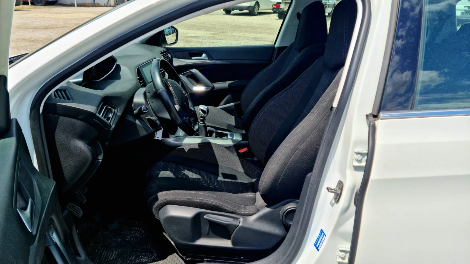 Peugeot 308 LED/NAVI/КАМЕРА/С.ИЗТОРИЯ, снимка 11 - Автомобили и джипове - 55802144