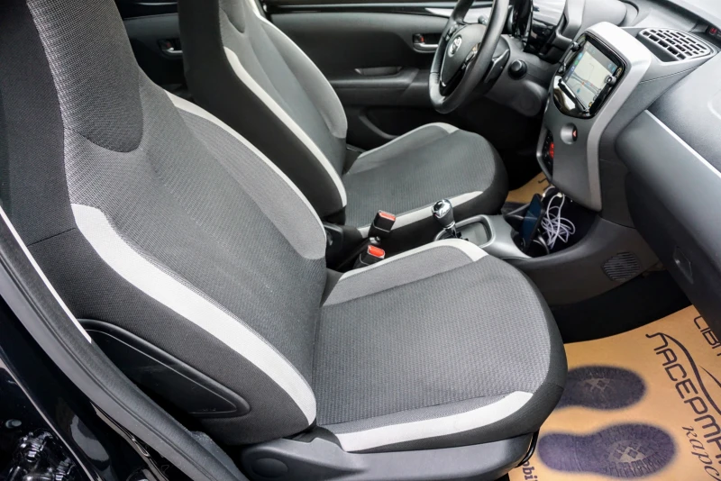 Toyota Aygo 1.0i x-fun m-mt , снимка 14 - Автомобили и джипове - 29473356