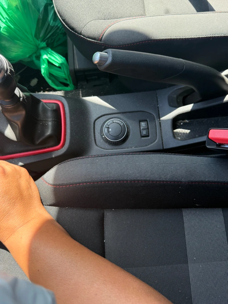 Dacia Duster 360 градуса камера 1.5dci, снимка 5 - Автомобили и джипове - 50865959