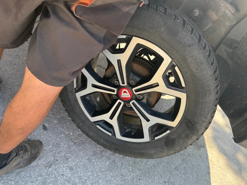 Dacia Duster 360 градуса камера 1.5dci, снимка 4 - Автомобили и джипове - 50865959