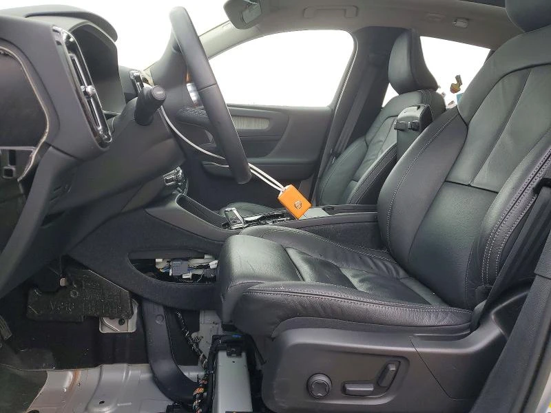 Volvo XC40 2.0L 4 ALL WHEEL DRIVE, снимка 7 - Автомобили и джипове - 53964310
