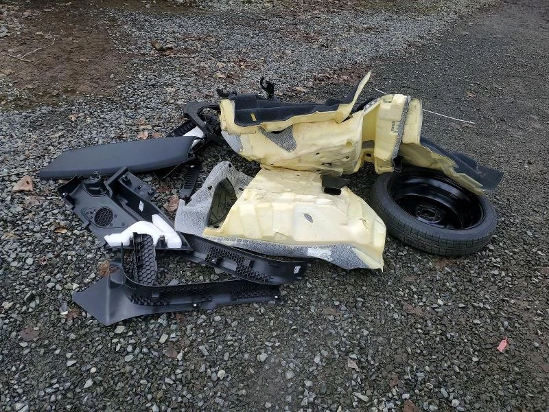 Volvo XC40 2.0L 4 ALL WHEEL DRIVE, снимка 14 - Автомобили и джипове - 53964310