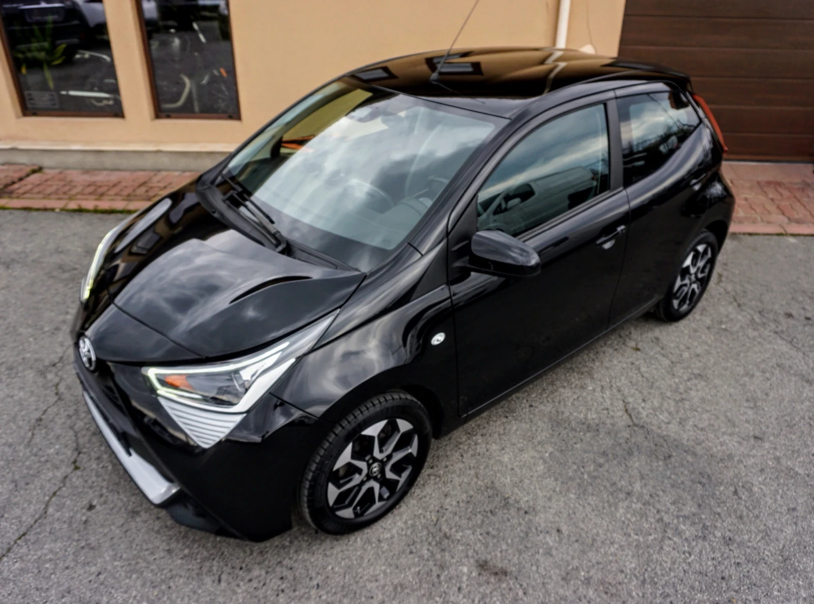 Toyota Aygo 1.0i x-fun m-mt , снимка 1