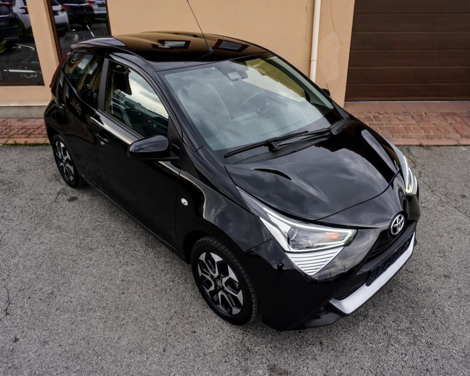 Toyota Aygo 1.0i x-fun m-mt , снимка 1