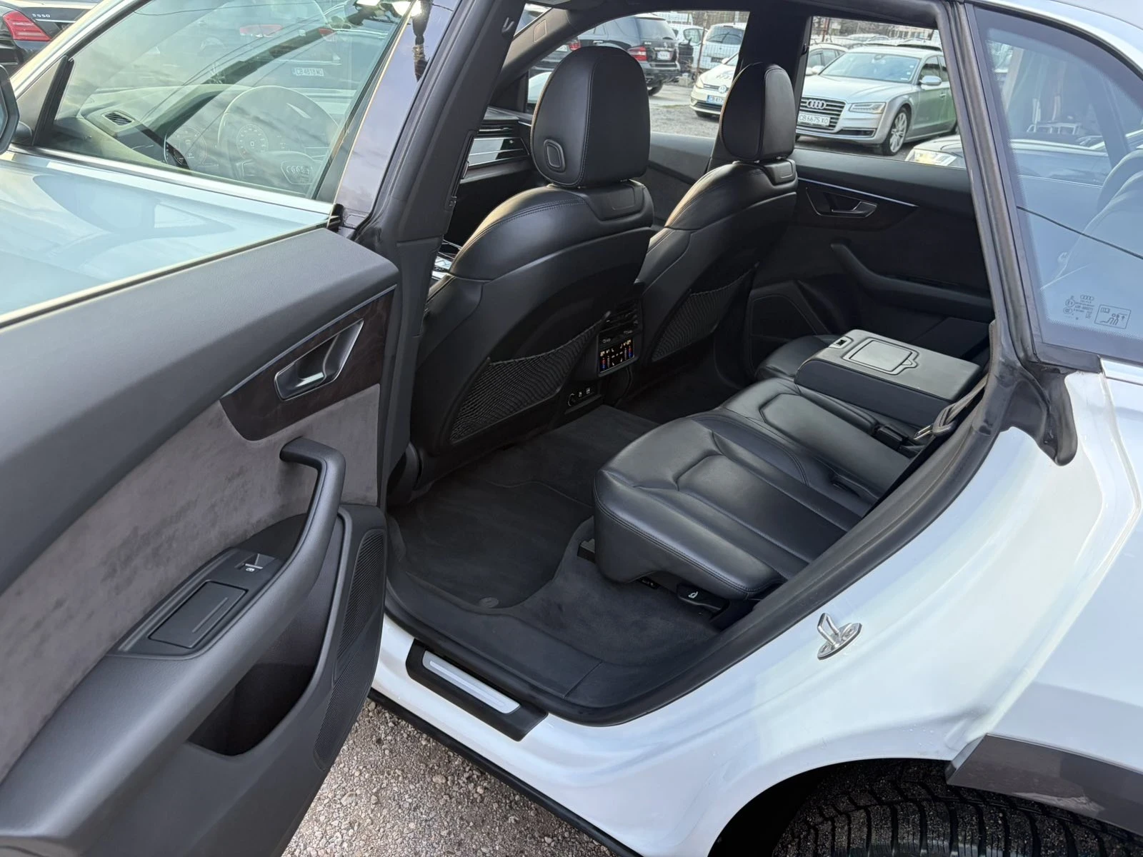 Audi Q8 50TDI QUATTRO B&O , снимка 7 - Автомобили и джипове - 53938206