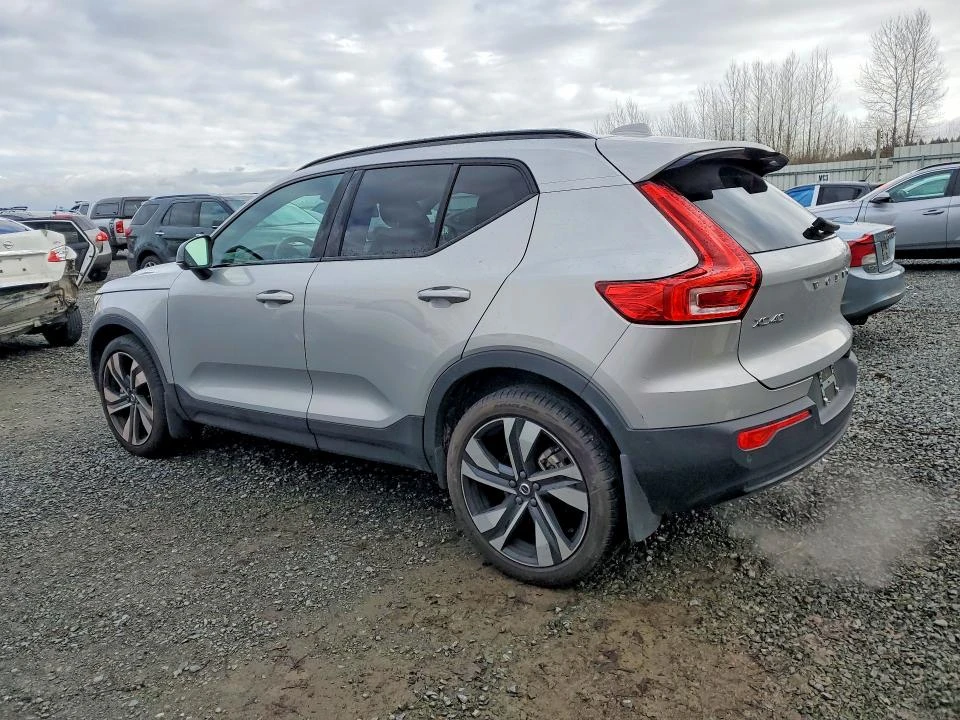 Volvo XC40 2.0L 4 ALL WHEEL DRIVE, снимка 2 - Автомобили и джипове - 53964310