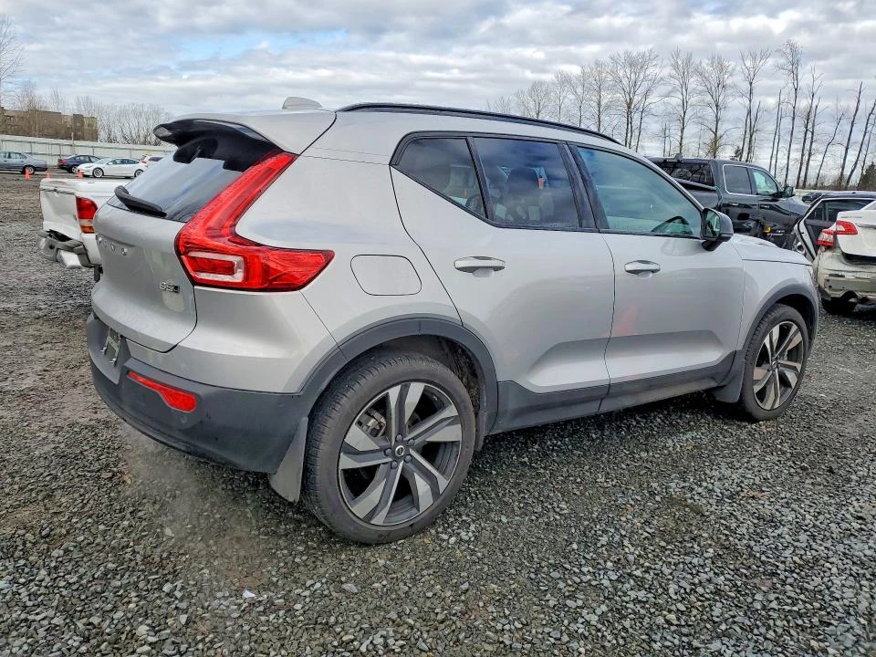 Volvo XC40 2.0L 4 ALL WHEEL DRIVE, снимка 3 - Автомобили и джипове - 53964310