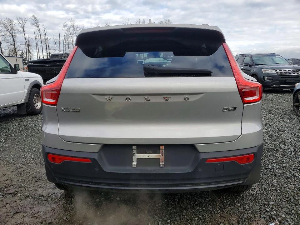 Volvo XC40 2.0L 4 ALL WHEEL DRIVE, снимка 6 - Автомобили и джипове - 53964310