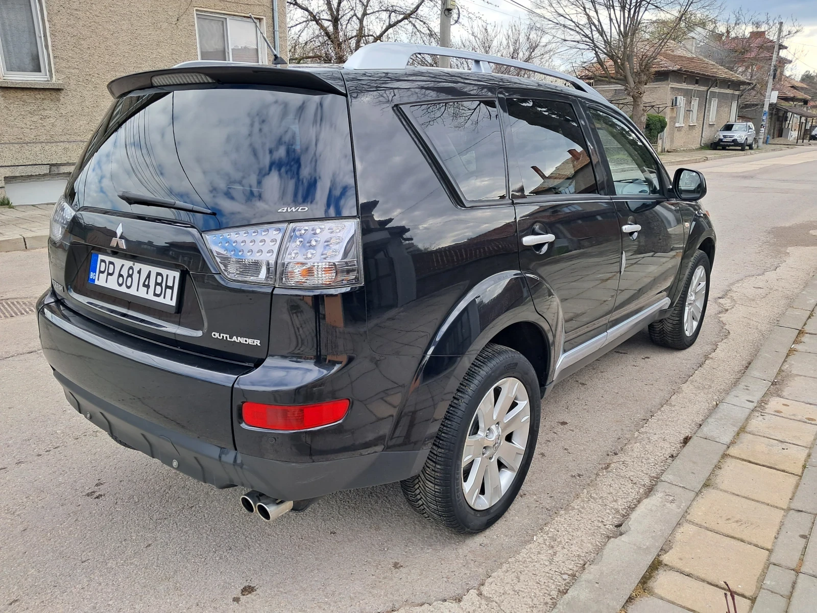 Mitsubishi Outlander 2.2 DID, снимка 4 - Автомобили и джипове - 54160617