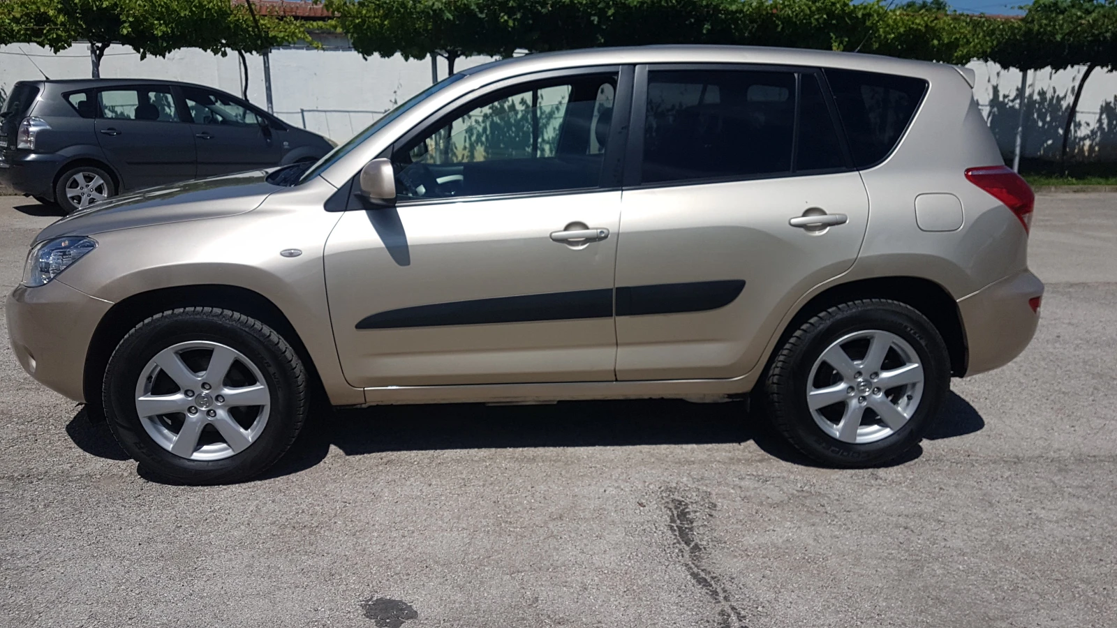 Toyota Rav4 2.2 D4D 136кс, снимка 6 - Автомобили и джипове - 54944797