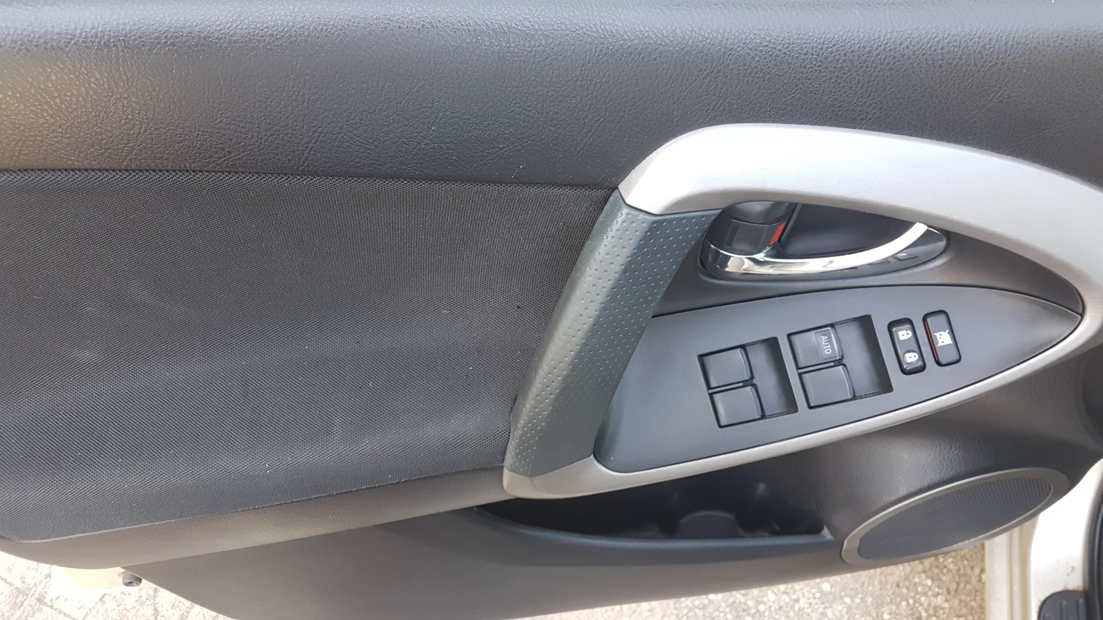 Toyota Rav4 2.2 D4D 136кс, снимка 10 - Автомобили и джипове - 54944797