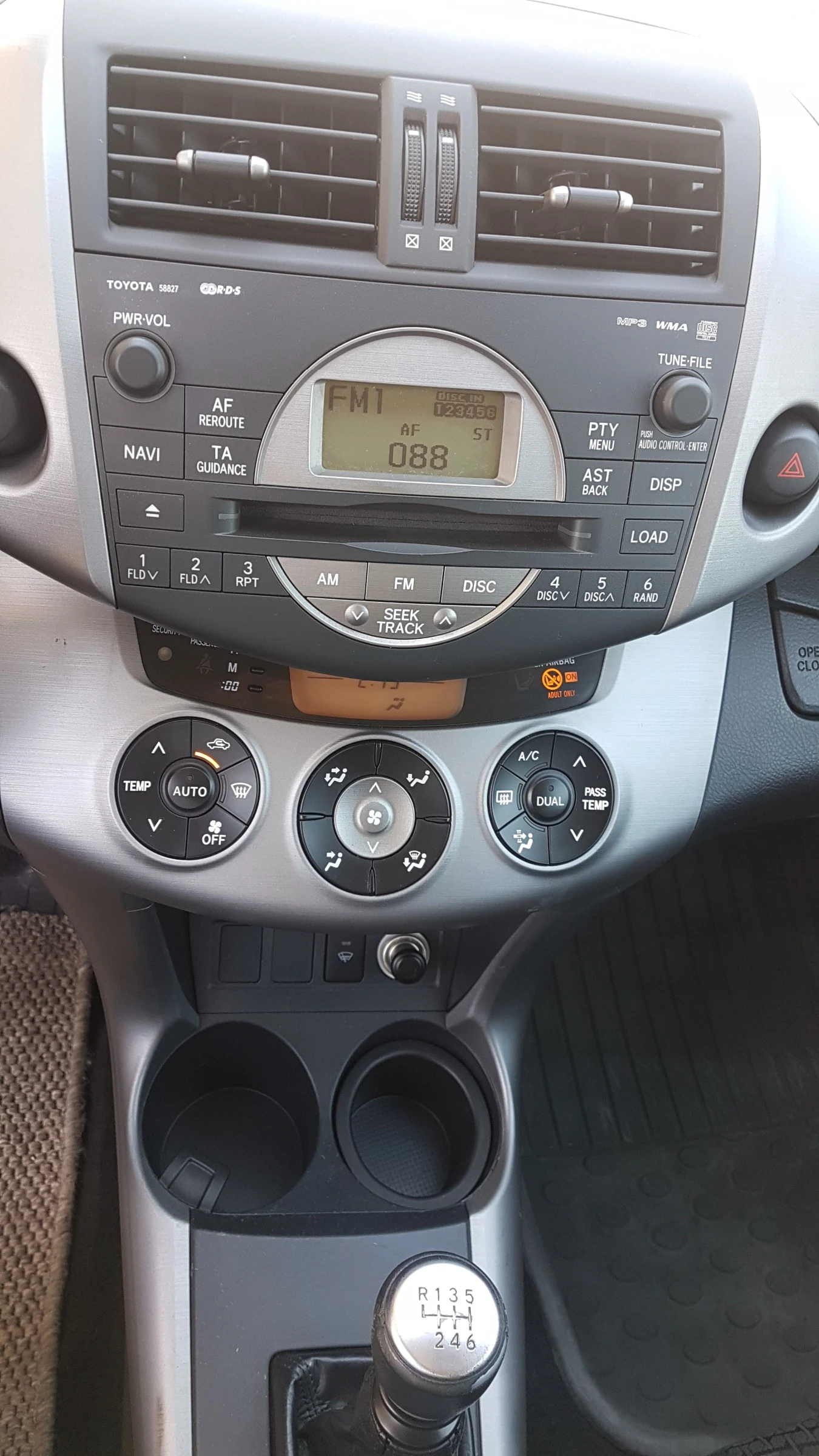 Toyota Rav4 2.2 D4D 136кс, снимка 14 - Автомобили и джипове - 54944797