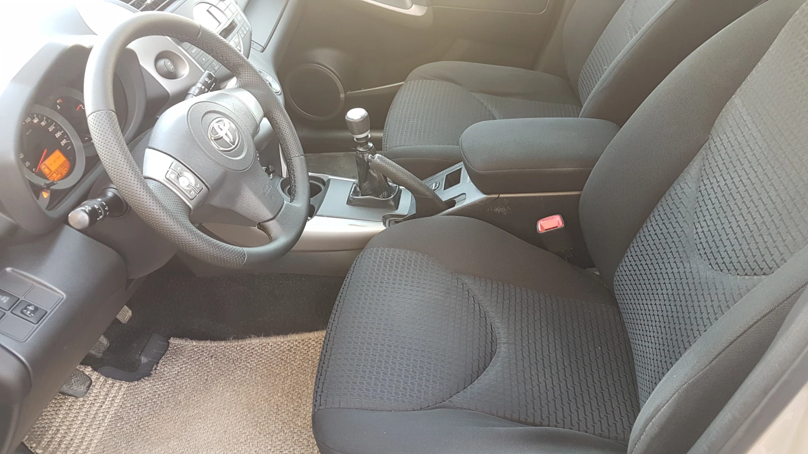 Toyota Rav4 2.2 D4D 136кс, снимка 9 - Автомобили и джипове - 54944797