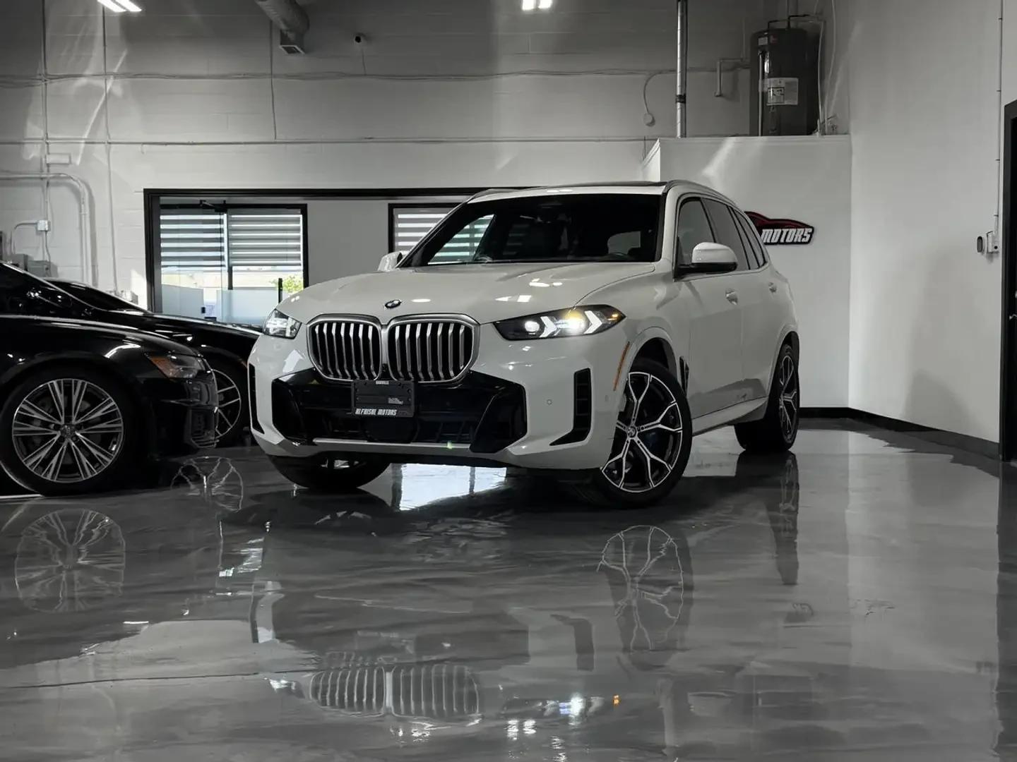 BMW X5 40i* M* SPORT* HARMON* KARDON* ДИСТРОНИК* 360КАМЕР, снимка 3 - Автомобили и джипове - 55978350