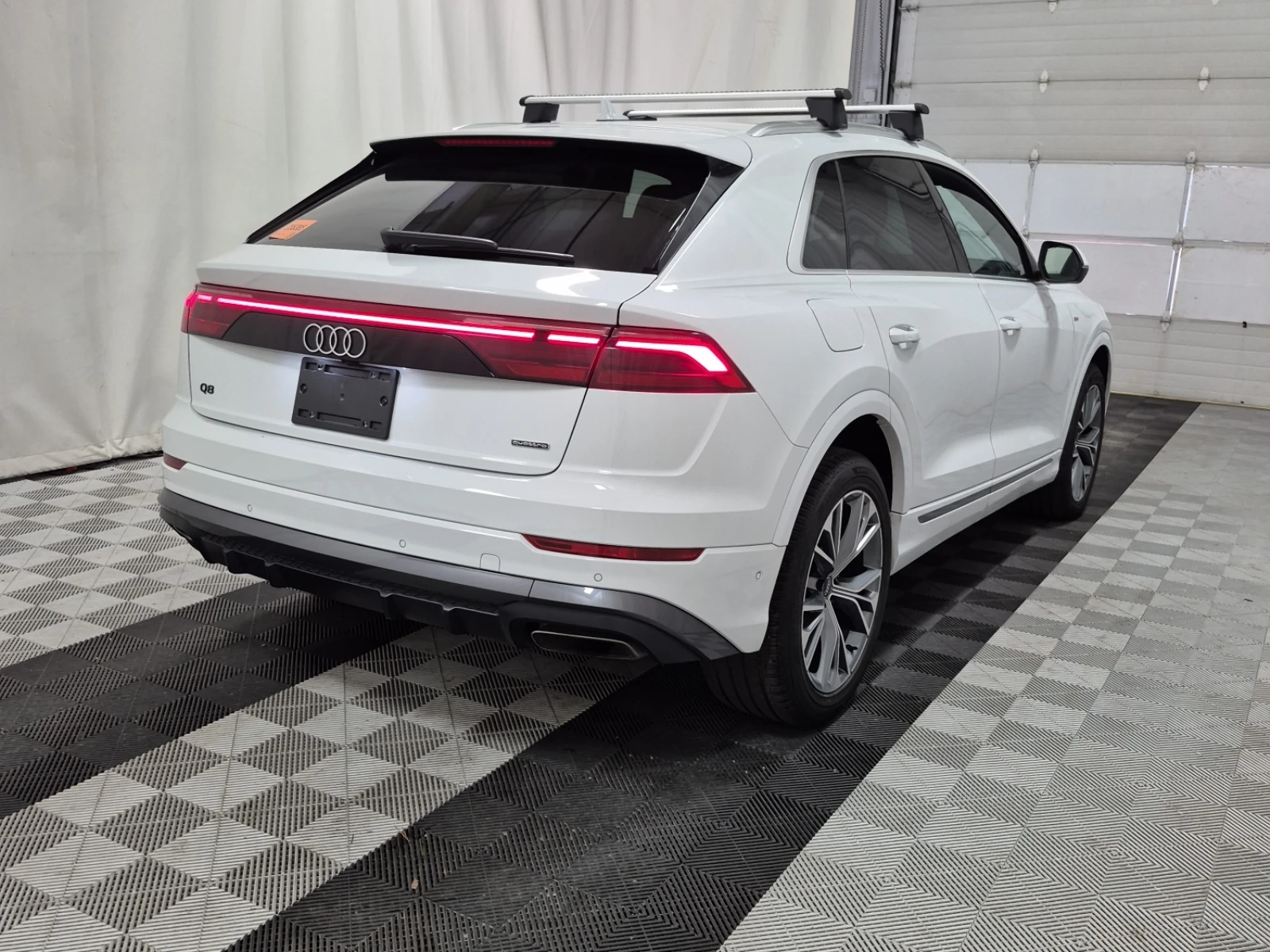 Audi Q8 PROGRESSIV, снимка 3 - Автомобили и джипове - 56440375