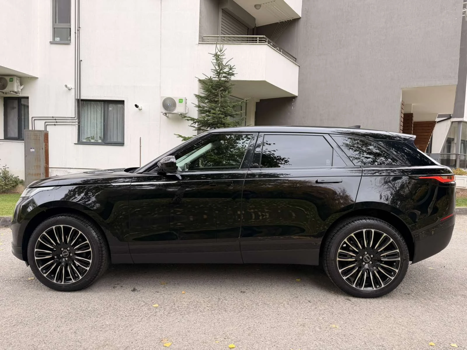 Land Rover Range Rover Velar D200, снимка 8 - Автомобили и джипове - 56652691