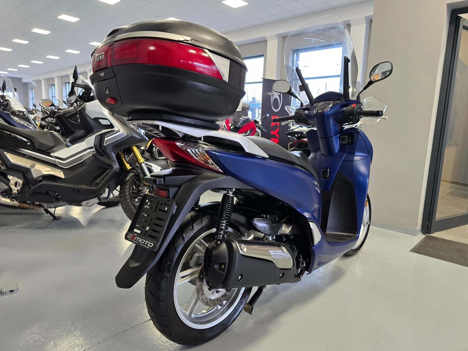 Honda Sh 300ie, ABS, Keyless, Led! - изображение 4