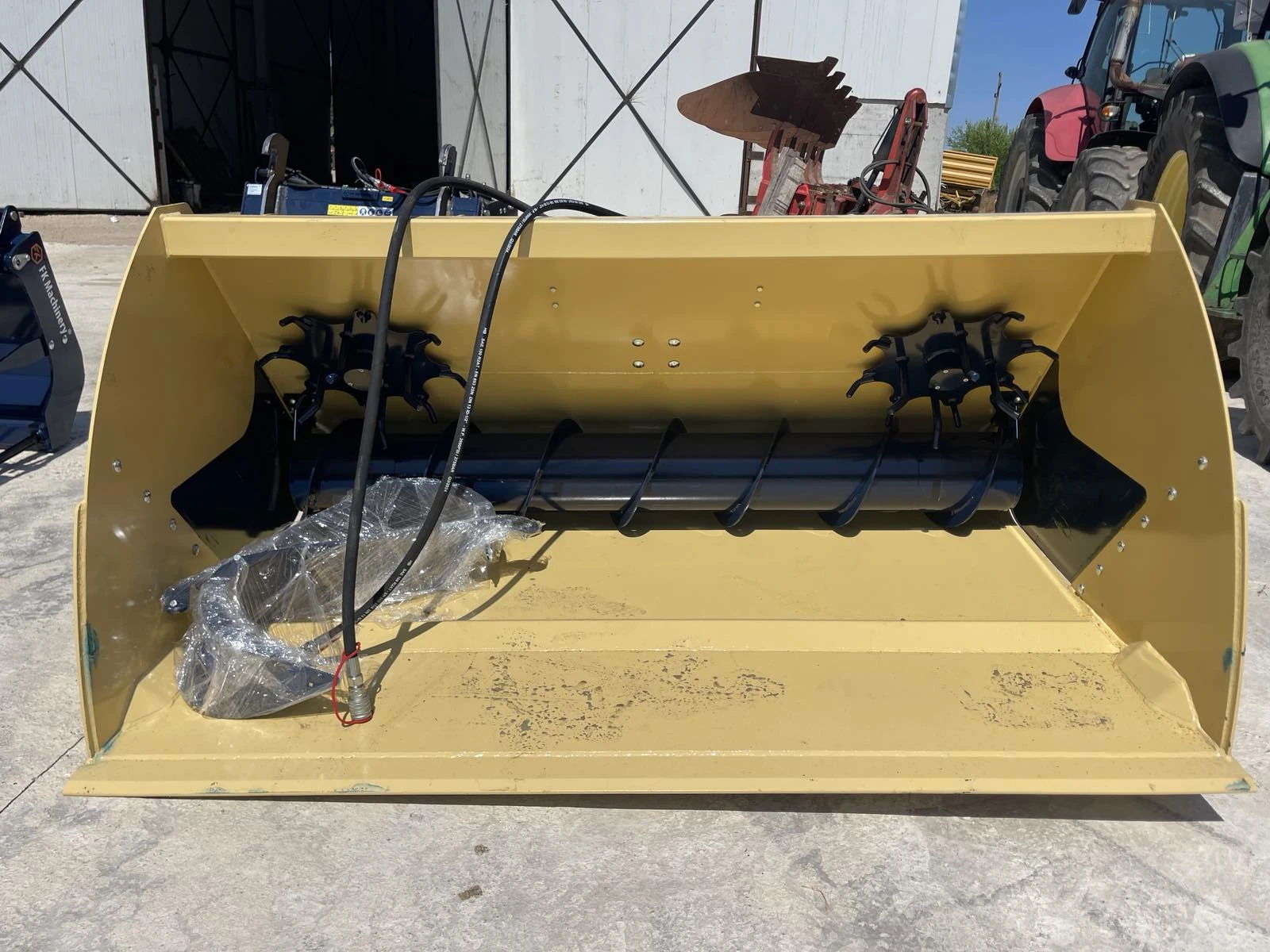 Друг вид Внос Фуражо раздаваща кофа 2 метра , снимка 1