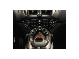 Aston Martin V12 Vantage, снимка 10 - Автомобили и джипове - 53647074