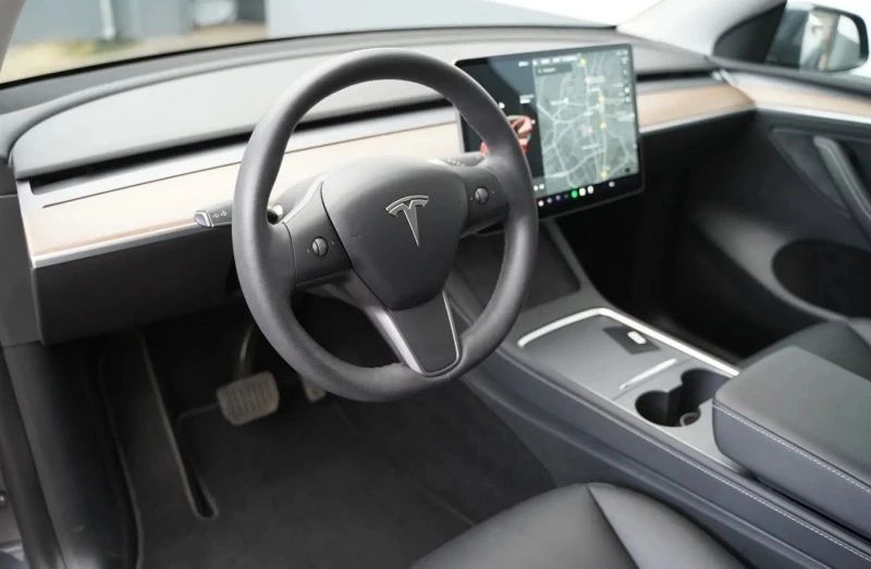 Tesla Model Y  4х4 Европейска Гаранция, снимка 8 - Автомобили и джипове - 46431120